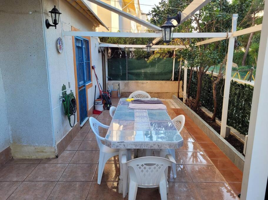 Apartamento Bajo Con Terraza Y Piscina Torrevieja Bagian luar foto