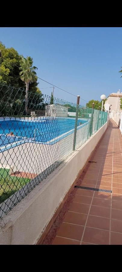 Apartamento Bajo Con Terraza Y Piscina Torrevieja Bagian luar foto