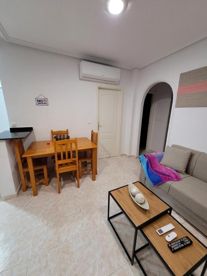 Apartamento Bajo Con Terraza Y Piscina Torrevieja Bagian luar foto