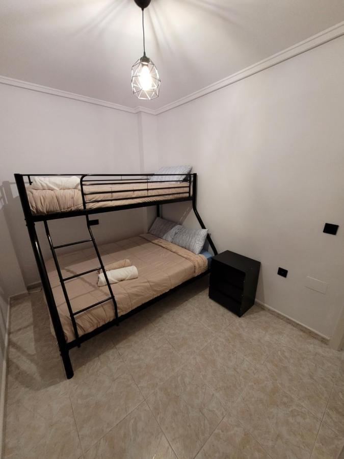 Apartamento Bajo Con Terraza Y Piscina Torrevieja Bagian luar foto